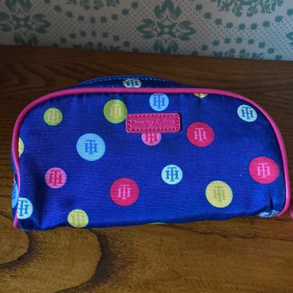 Tommy Hilfiger Cosmetic Case - Picture 3 of 8